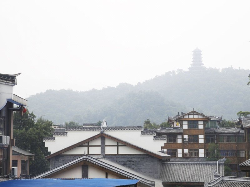 Dujiangyan Jianrui home boutique hotel(Dujiangyan Scenic Area Store) Over view