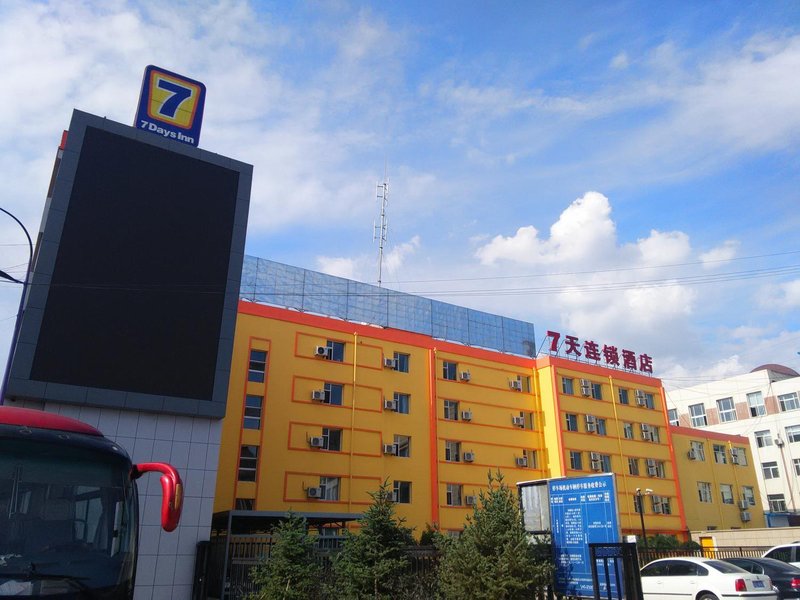 7 Days Inn (Datong Railway Station) 酒店外观