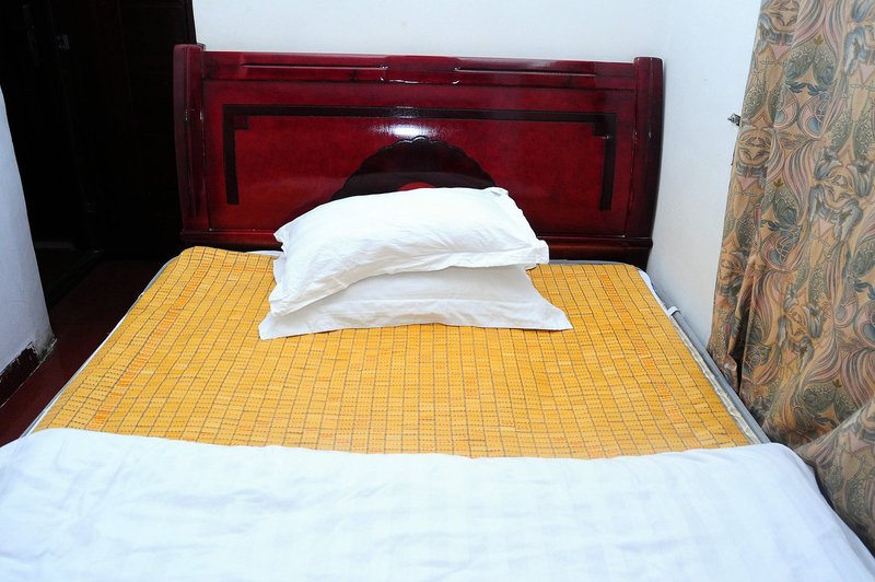 Shirong Apartment Guest Room