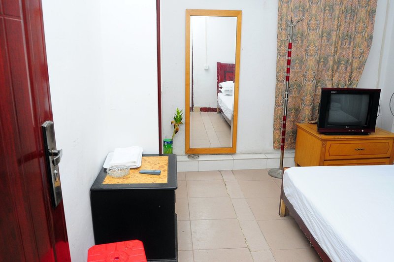 Shirong Apartment Guest Room