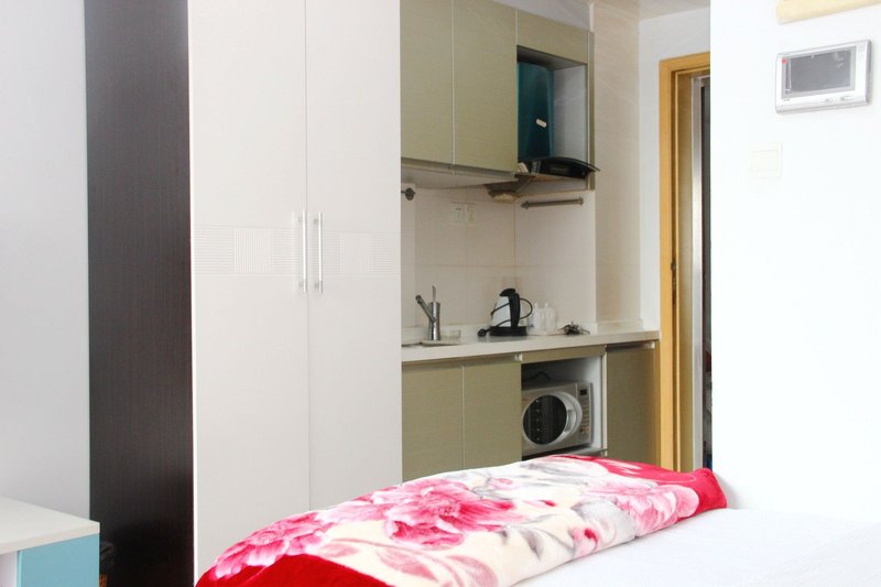 8090 Apartment Guest Room