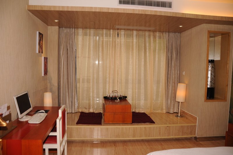 Rumonter Bright Holiday Hotel Guest Room