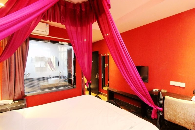 Longgangwan Theme Hotel (liuting comprehensive business district store) Guest Room