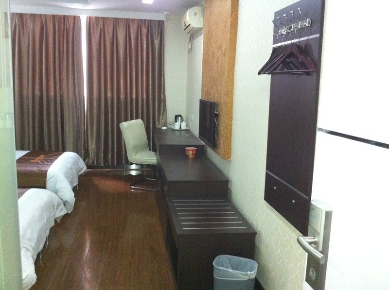 Junyi Hotel Guest Room