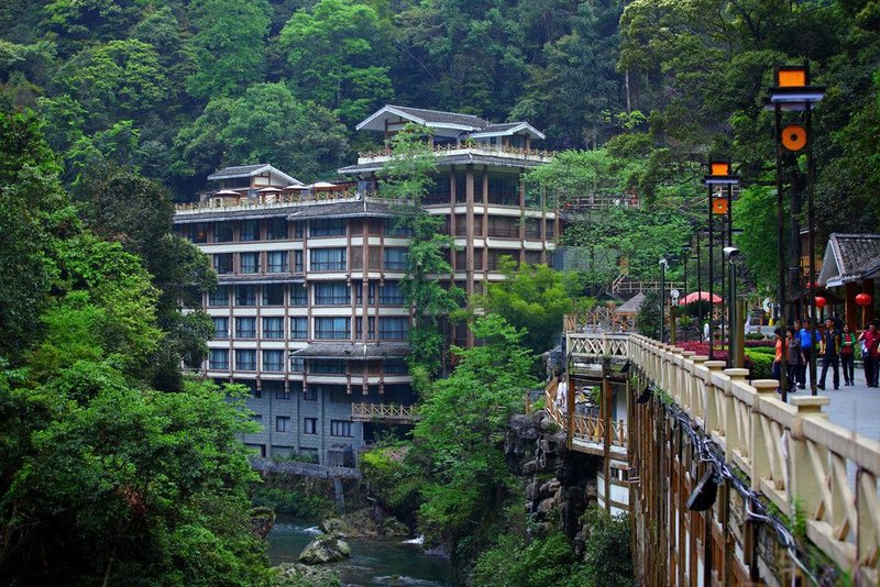 Longsheng Hot-spring Hotel over view