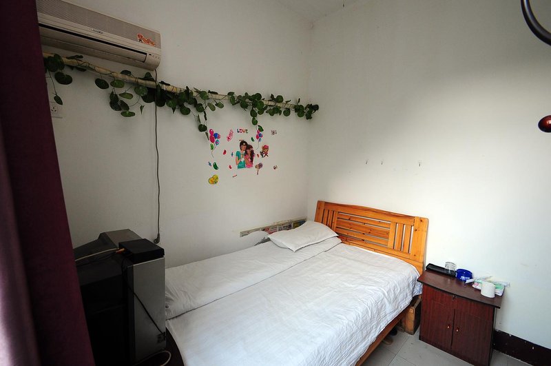 XinGangWan Hostel Guest Room