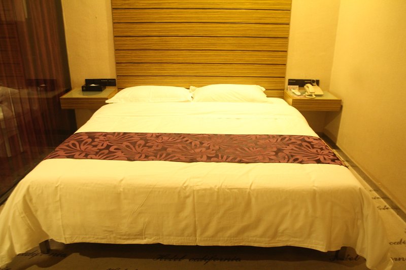 California Zhongshan Hotel Guest Room