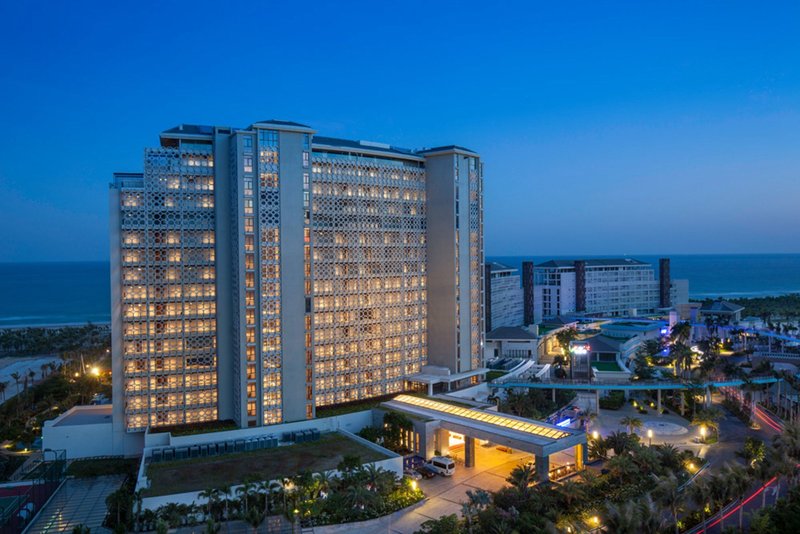 Aloha Oceanfront Suite Resort Over view