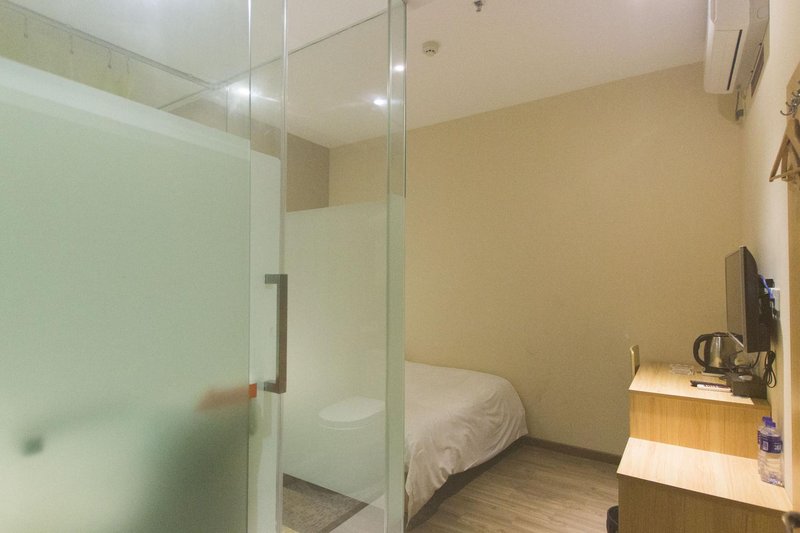 Seven Plus One HotelGuest Room