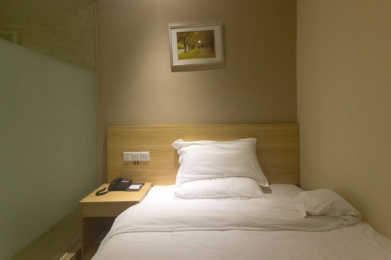 Seven Plus One HotelGuest Room