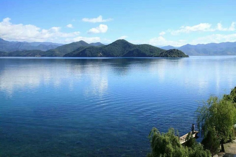 Lugu Lake Eest Moon InnOver view
