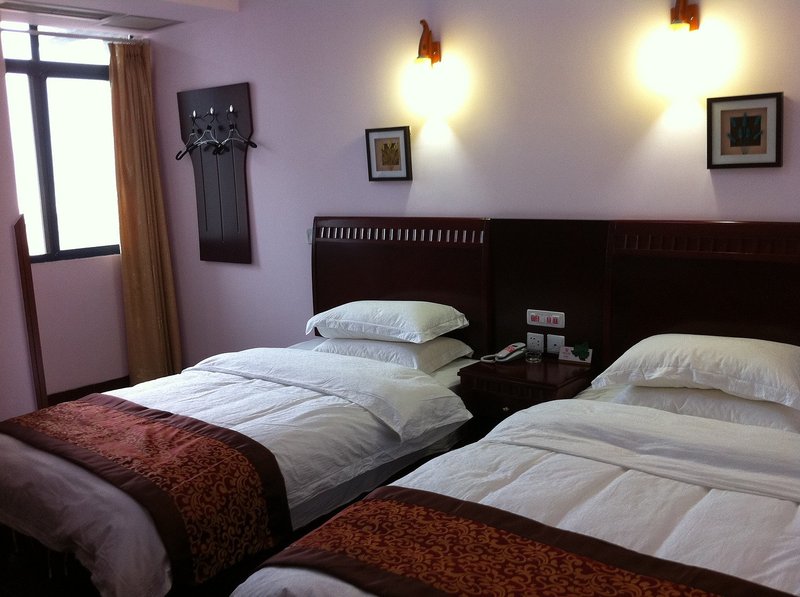 Qianglong Business Hotel Guest Room