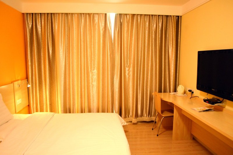 7 Days Inn Easyhome Branch Guest Room