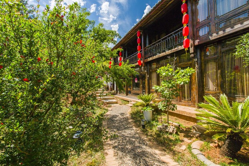 Lijiang Shuhe Banjing InnOver view