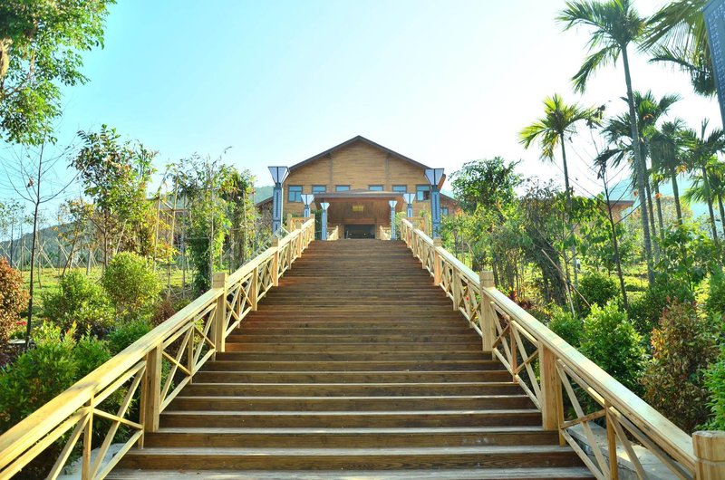 Baolong National Forest Park Lotus Mountain Villa Over view