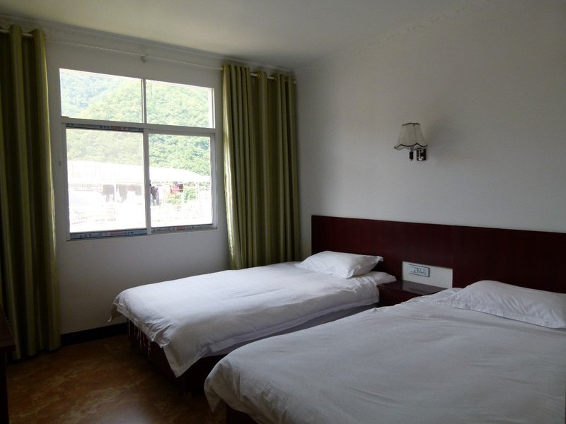 Shennongjia Longxin Mountain Villa Guest Room