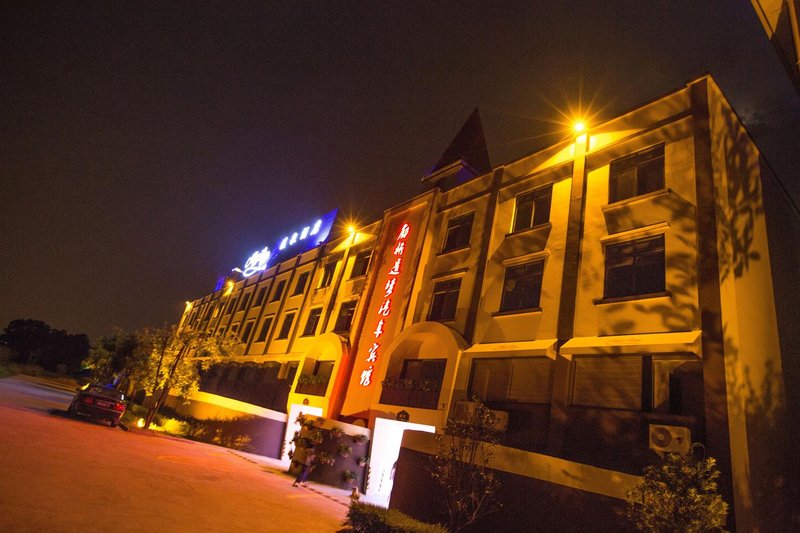 Langqiao Yimeng Hotspring Bus Hotel Over view