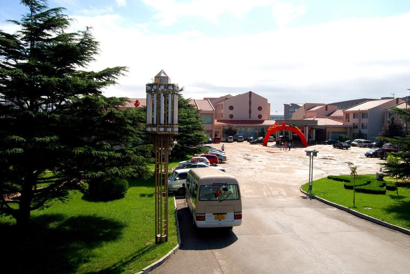 Donghai Hotel (Yantai Military Catering Station) over view