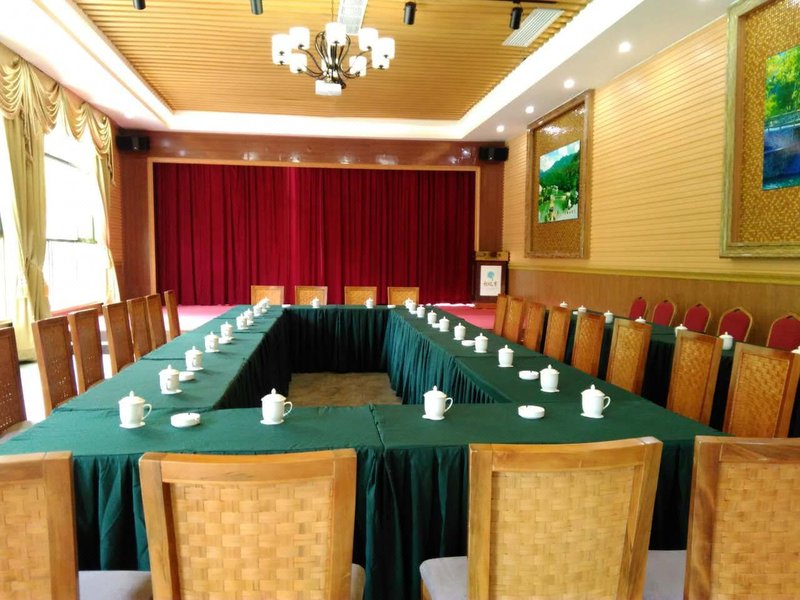 Qiu Feng Village Tourist Resort Hotel meeting room