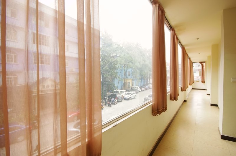 乐山洪兴商务酒店