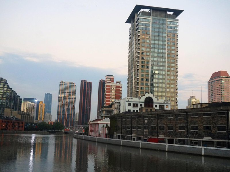 Suhe 993 Service Apartment Over view