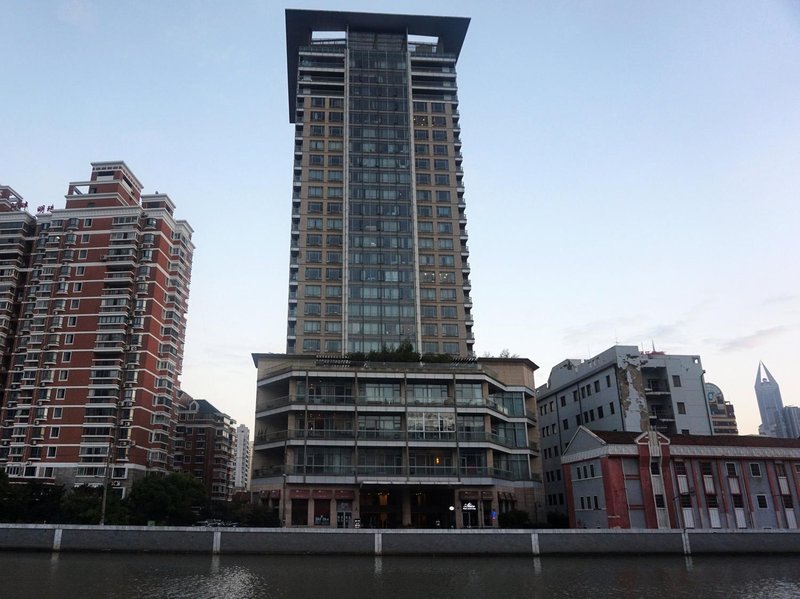 Suhe 993 Service Apartment Over view