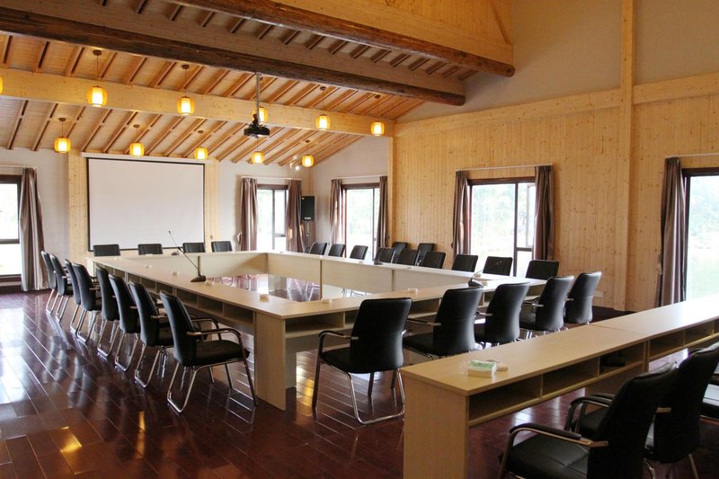 Manhao Hotel (Changshu Dongbang Shuxiang Bieyuan) meeting room