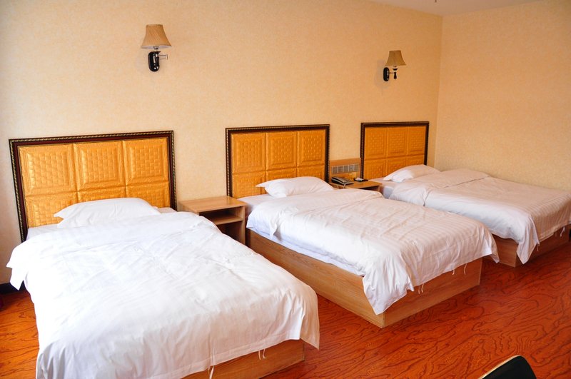 Donggang Chuntai Hotel Guest Room