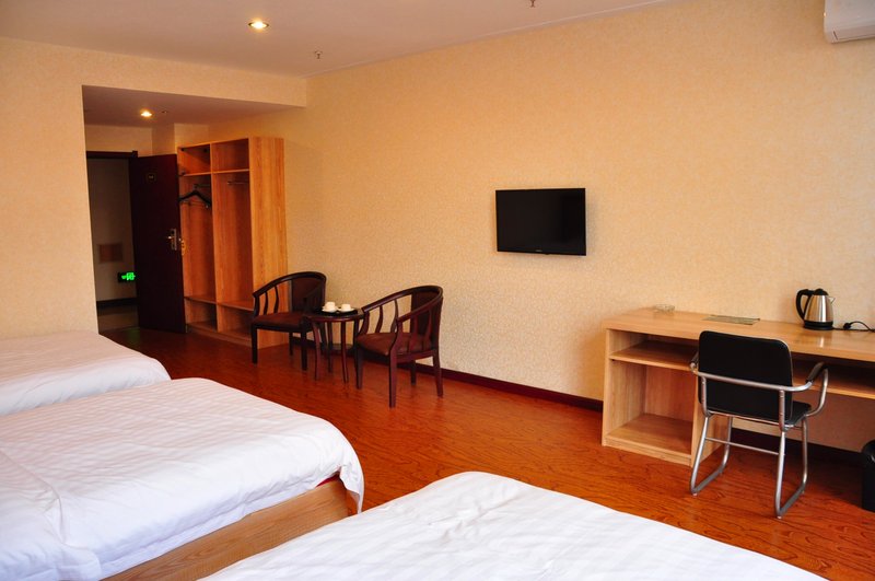 Donggang Chuntai Hotel Guest Room