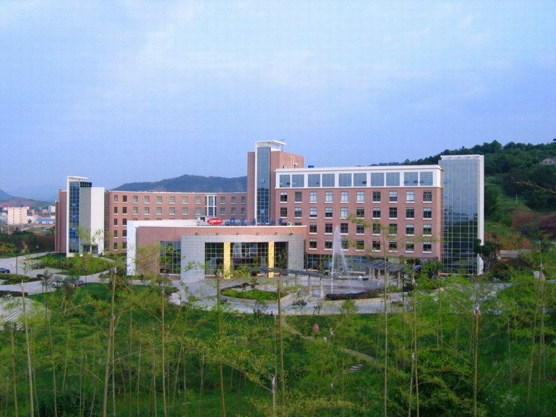 Rifa Hotel Xinchang Over view