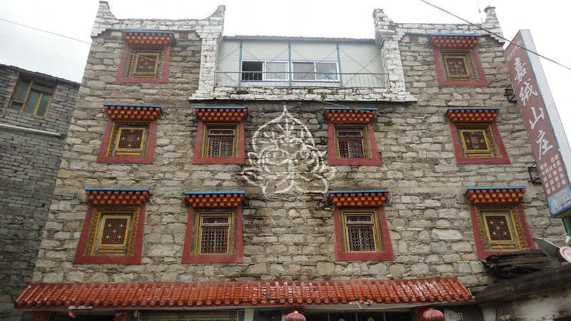 Siguniangshan Jiarong Sunshine HotelOver view