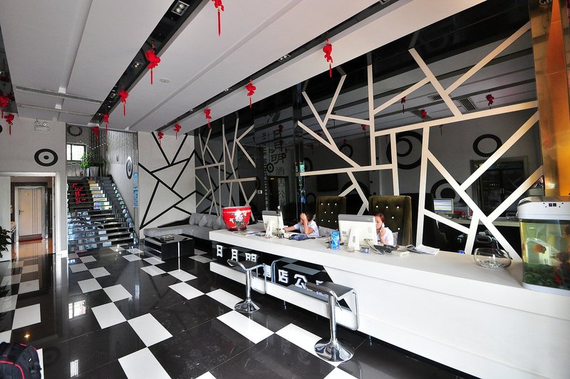 Chaohu Sun and Moon Apartments Lobby