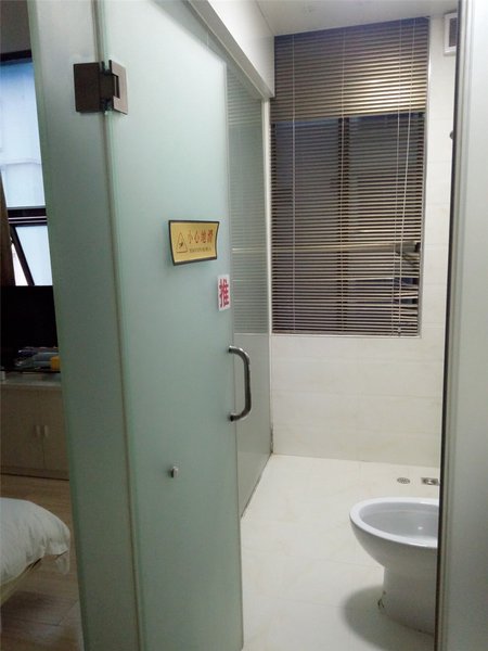 Wuming Fowles The Tophams Hotel  Guest Room