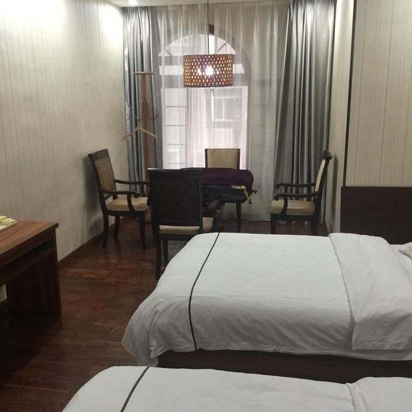 Heyi Hotel Guest Room