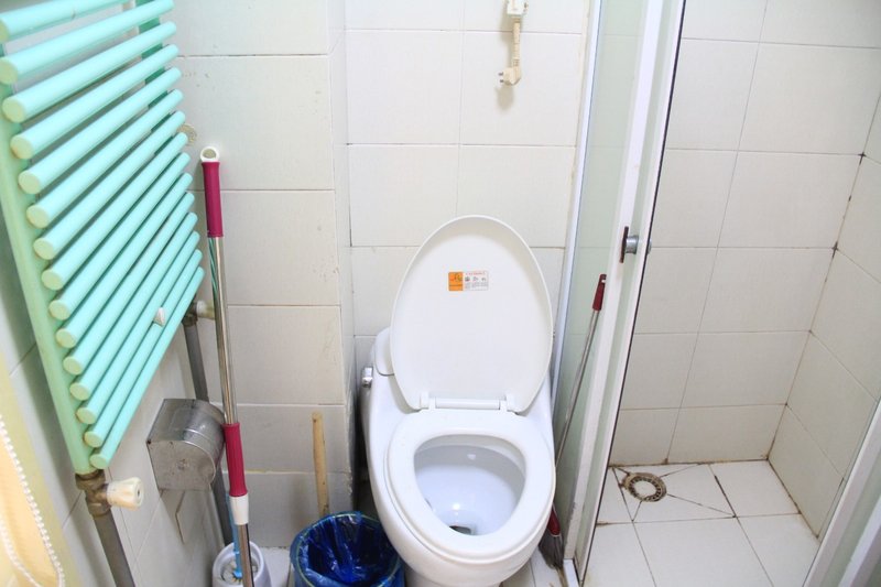 8090 Hotel Guest Room