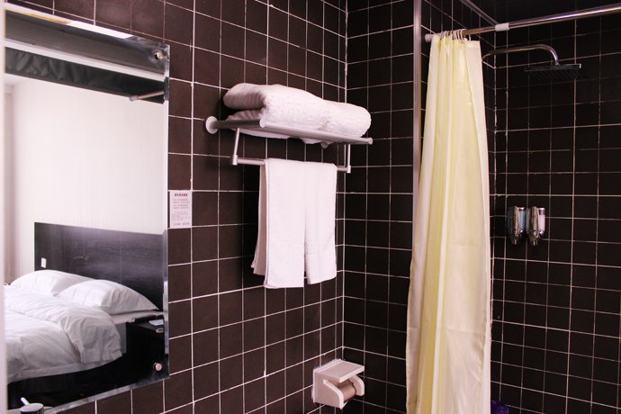 City 118 Hotel Guest Room