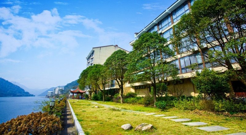 Jiande Yinyuan Hotel over view