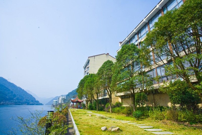 Jiande Yinyuan Hotel Over view