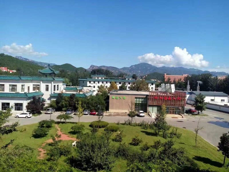 Qihu Hotel Over view