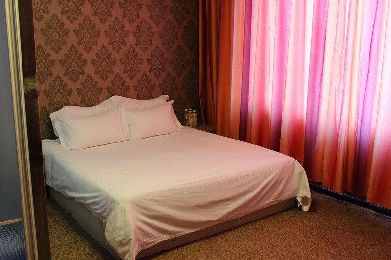 Jinzhou Holiday Hotel Henan YanjiGuest Room