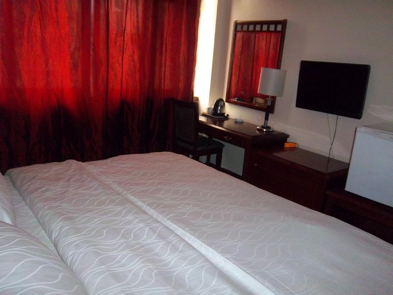 Chenlong Hotel Guest Room