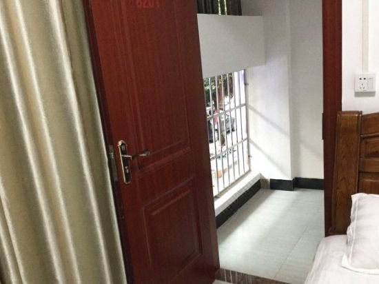 jinhuijiudian Guest Room