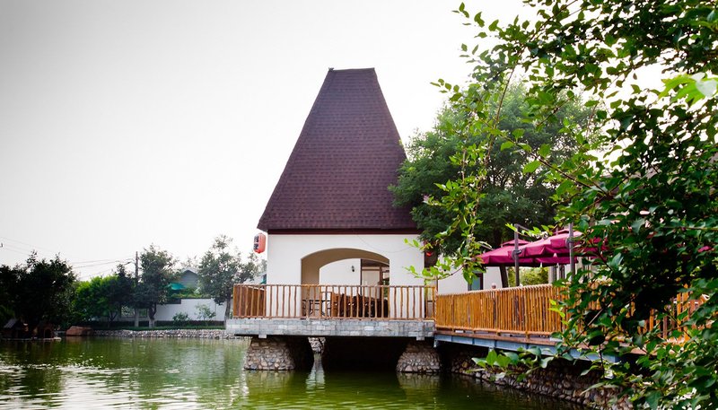 Beijing Placid Lake Resort Hotel over view