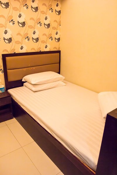 Pak Ho Hotel Guest Room