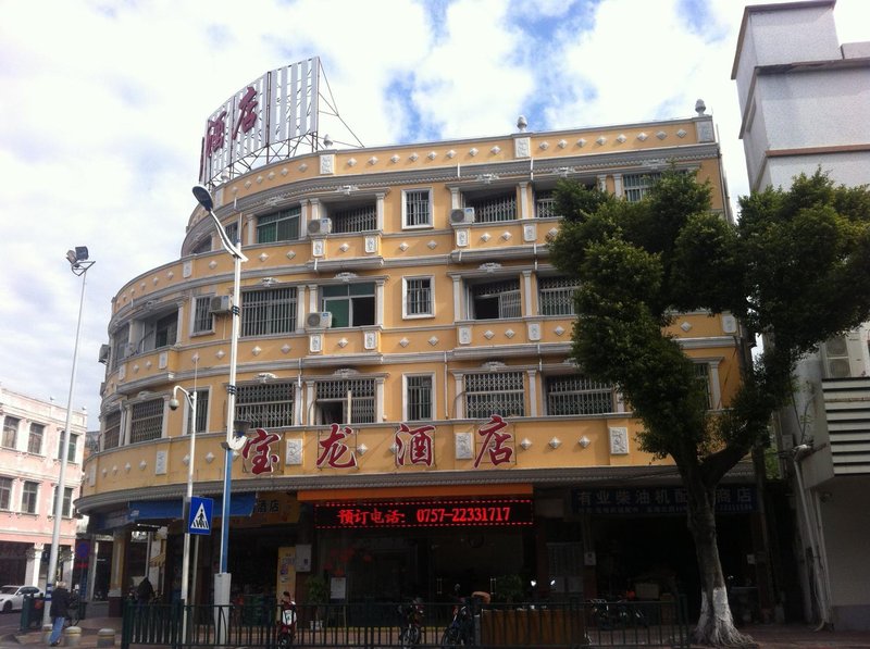 Riverside Hotel Over view