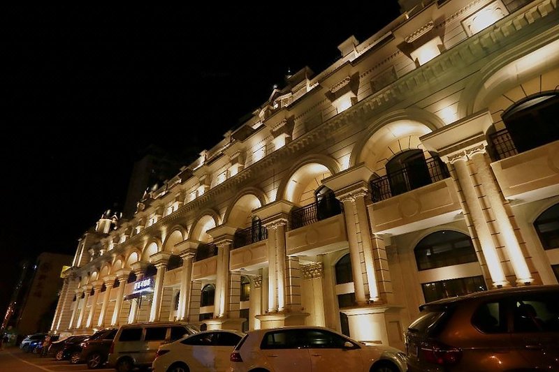 Versailles Hotel Over view