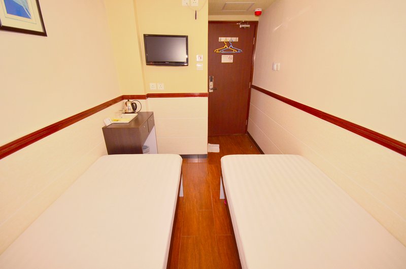 Hang Fung Hostel Guest Room