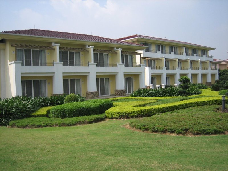 Long Island Golf & Private Resort Hotel Over view