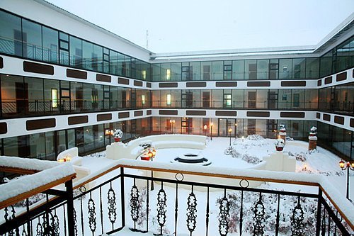 Xiling Snow Mountain Maple Leaf Hotel Over view
