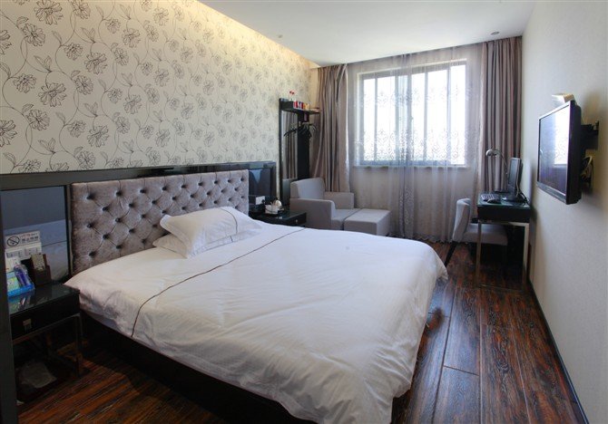 Hout Business Hotel Guest Room